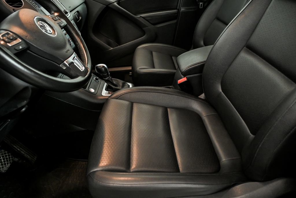 Used 2017 Volkswagen Tiguan S image 11