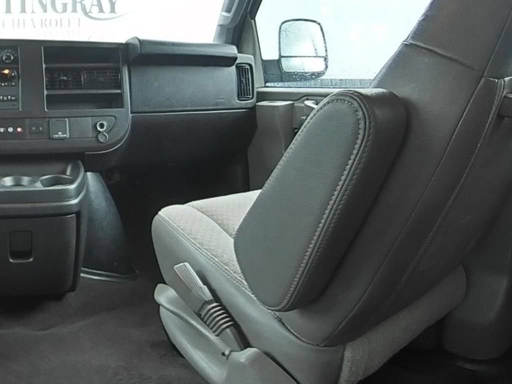 Used 2025 Chevrolet Express 3500 LT w/ LT Preferred Equipment Group RWD image 15
