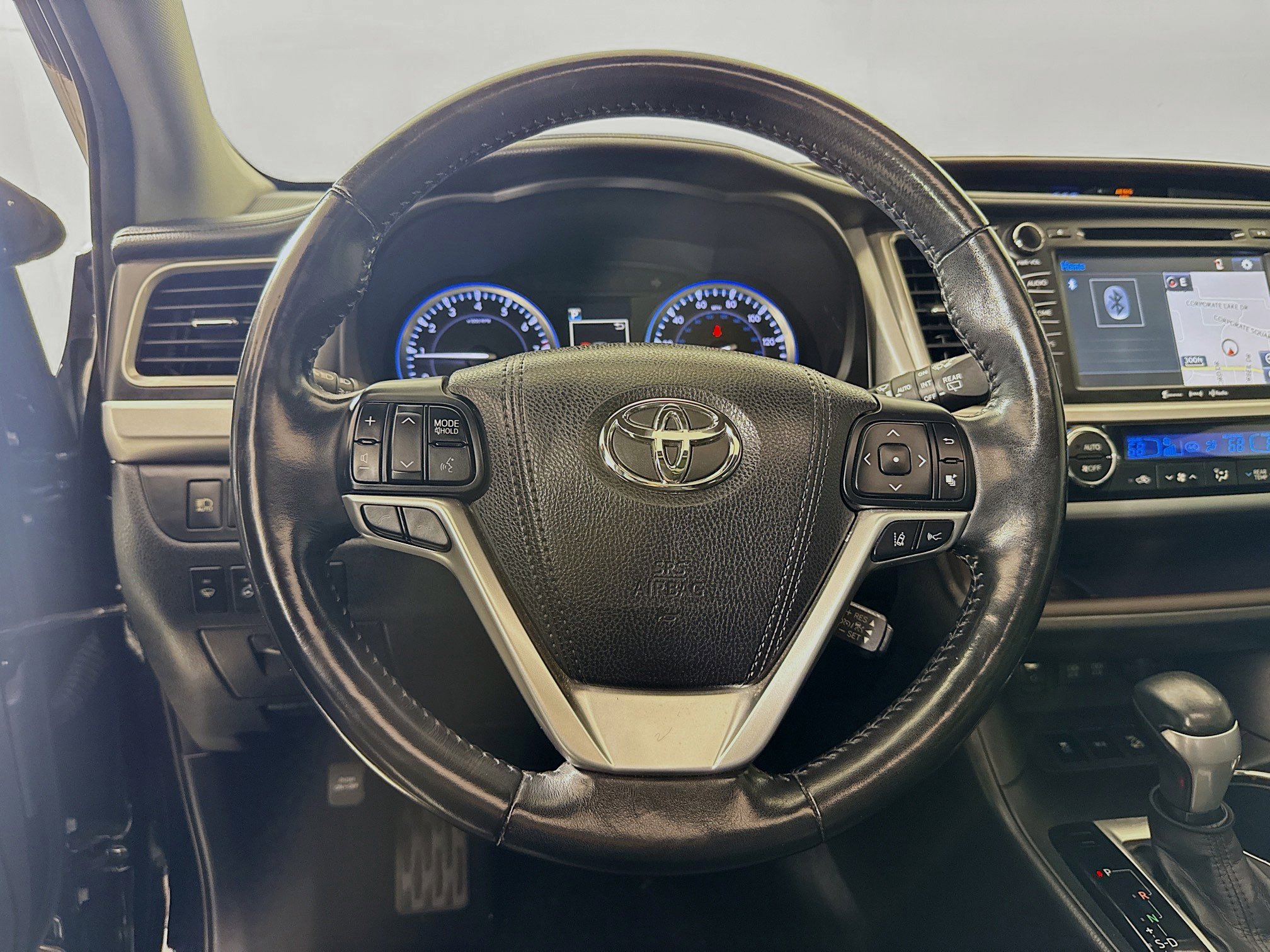 Used 2017 Toyota Highlander Limited Platinum AWD/4WD image 12