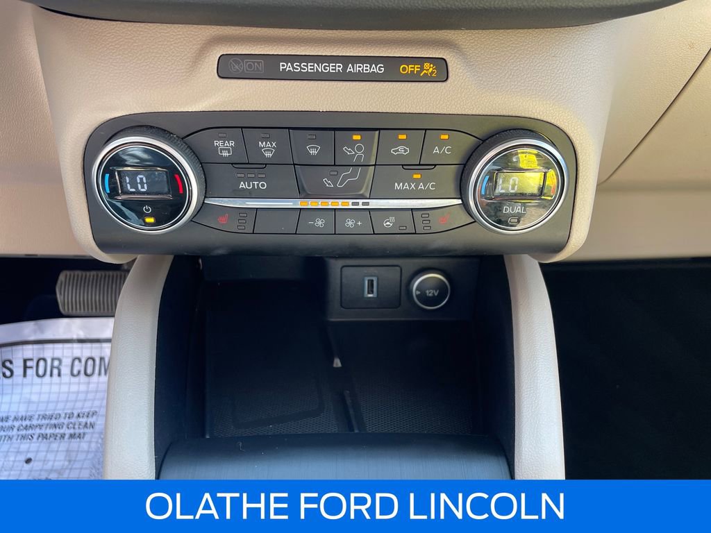 Used 2020 Ford Escape Titanium w/ Titanium Premium Package 2.0 image 17