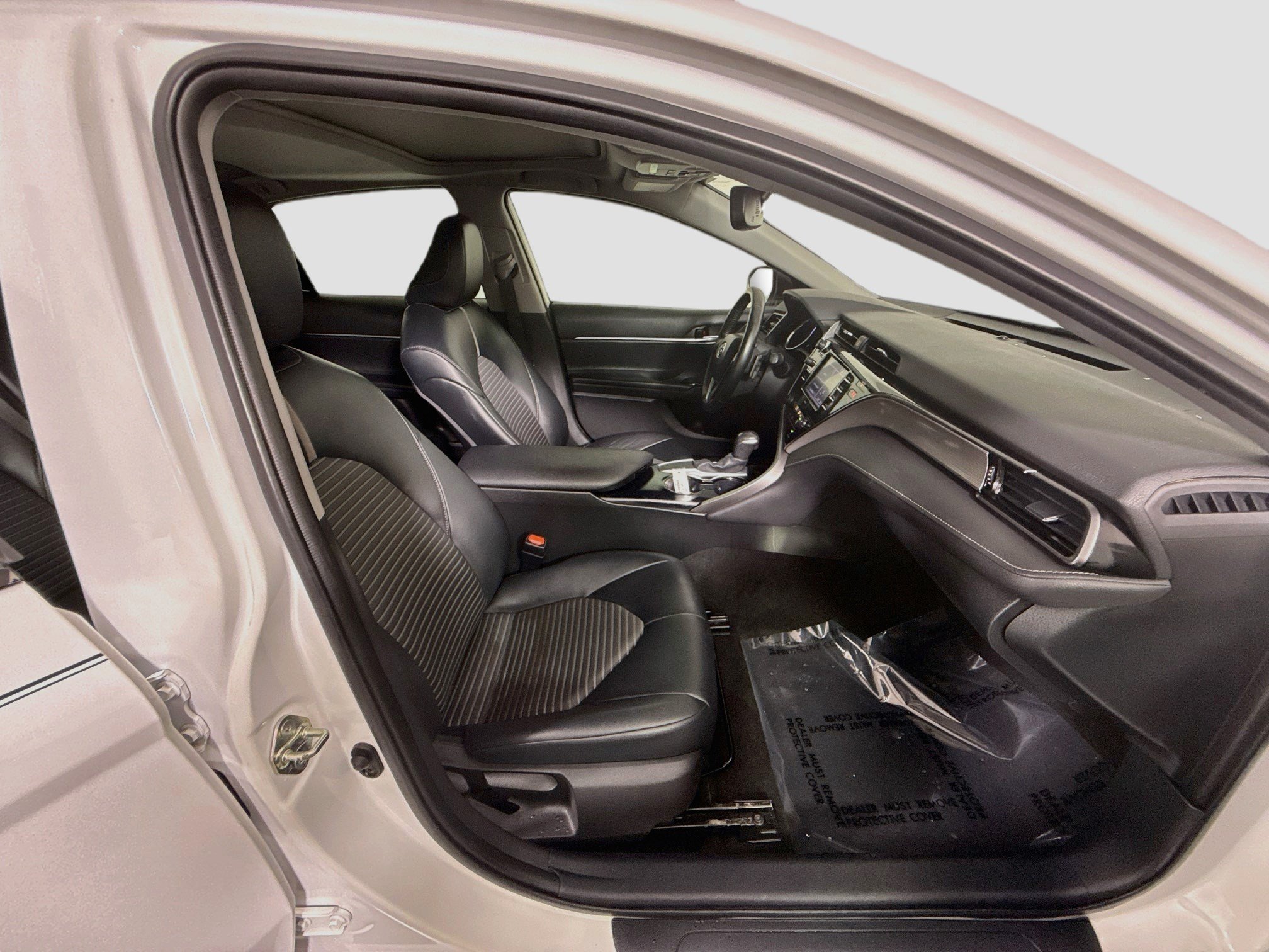 Used 2020 Toyota Camry SE w/ Convenience Package FWD image 29