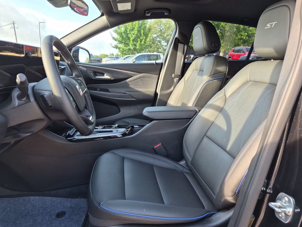 Used 2025 Buick Envista Sport Touring w/ Experience Buick Package FWD image 22