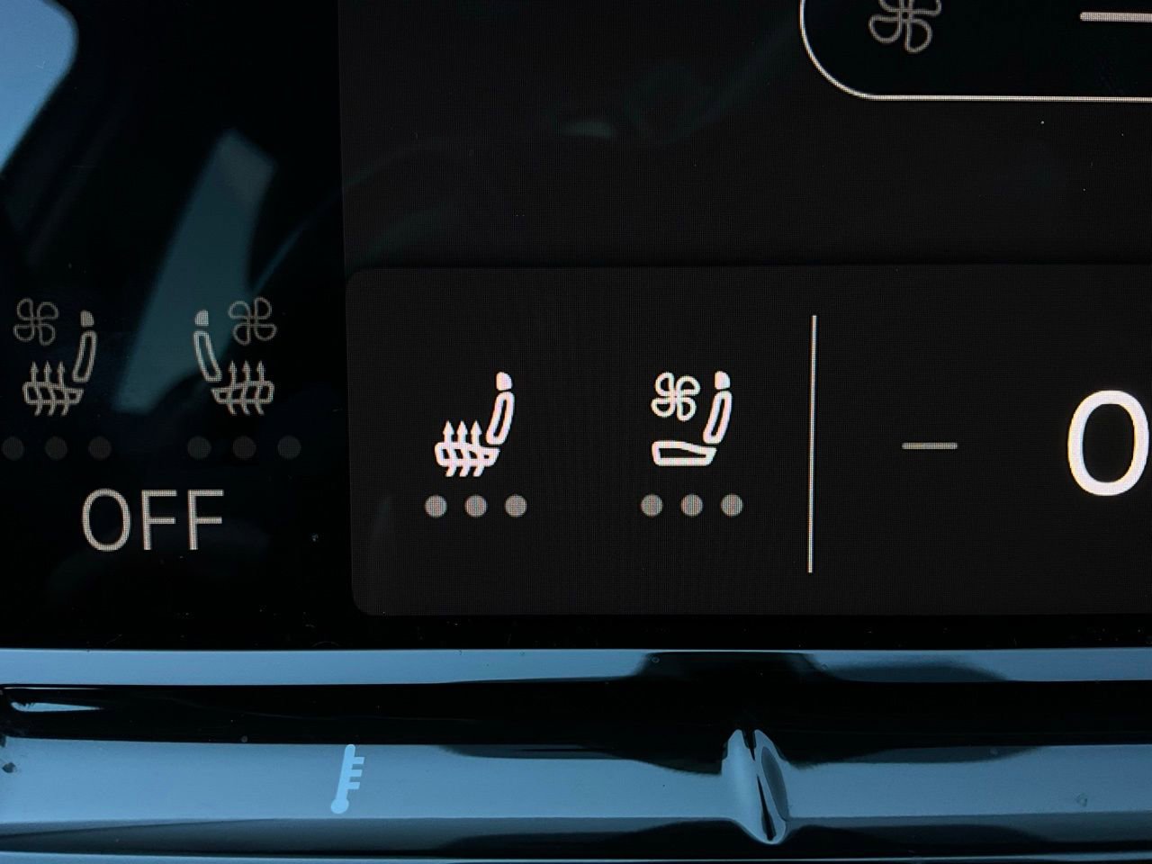 Used 2025 Volkswagen Atlas SE image 32