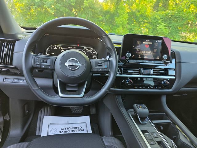 Used 2024 Nissan Pathfinder SV w/ SV Premium Package image 13