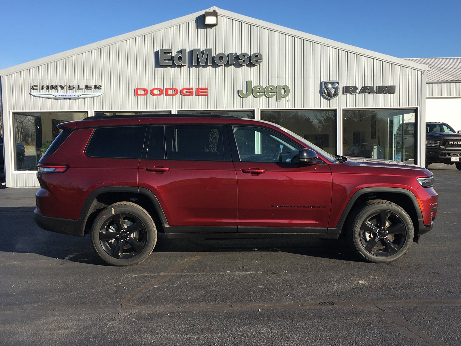 New 2025 Jeep Grand Cherokee L Altitude image 2