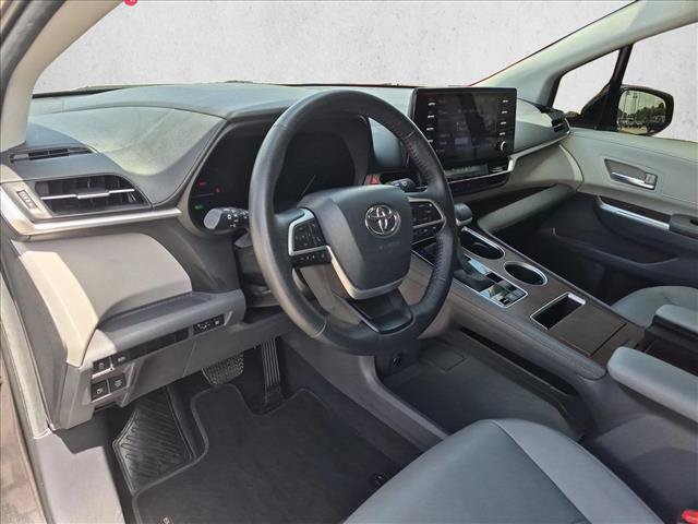 Used 2024 Toyota Sienna XLE FWD image 10