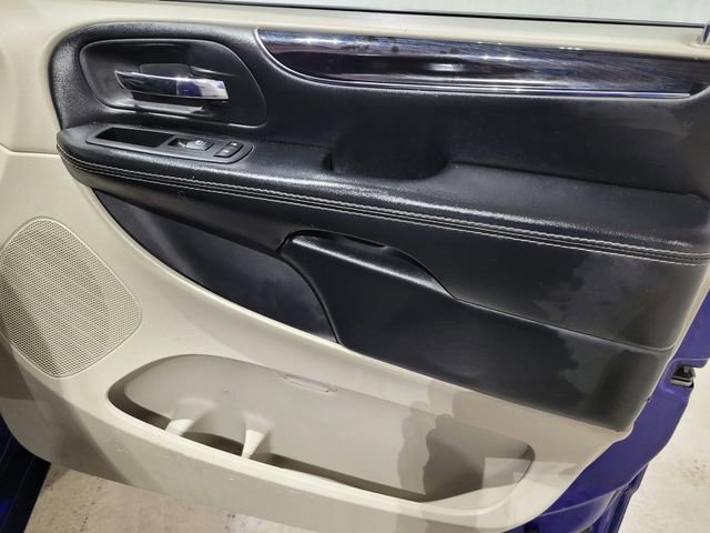 Used 2019 Dodge Grand Caravan SXT w/ Rear Park Assist Package image 47