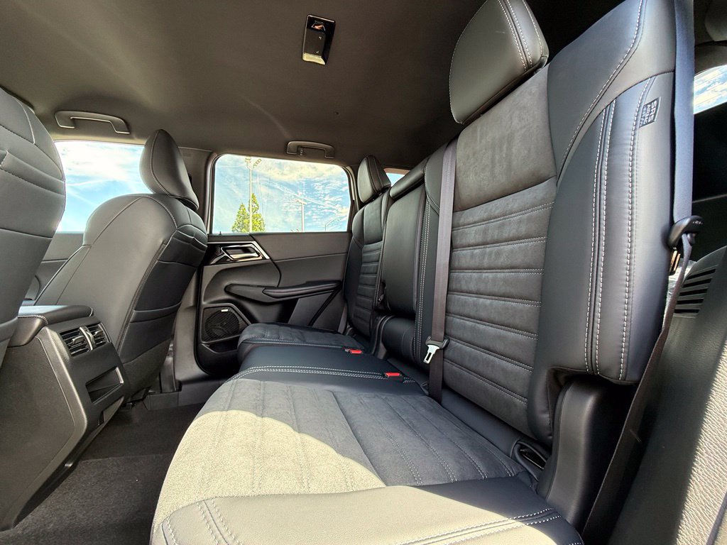 New 2026 Mitsubishi Outlander LE FWD image 37