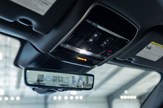 Used 2025 Land Rover Range Rover Autobiography image 37