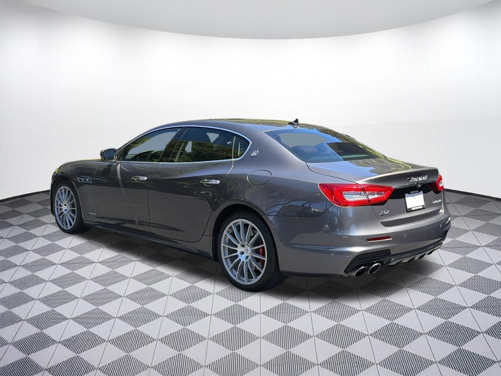 Used 2018 Maserati Quattroporte S GranSport Q4 AWD/4WD image 3