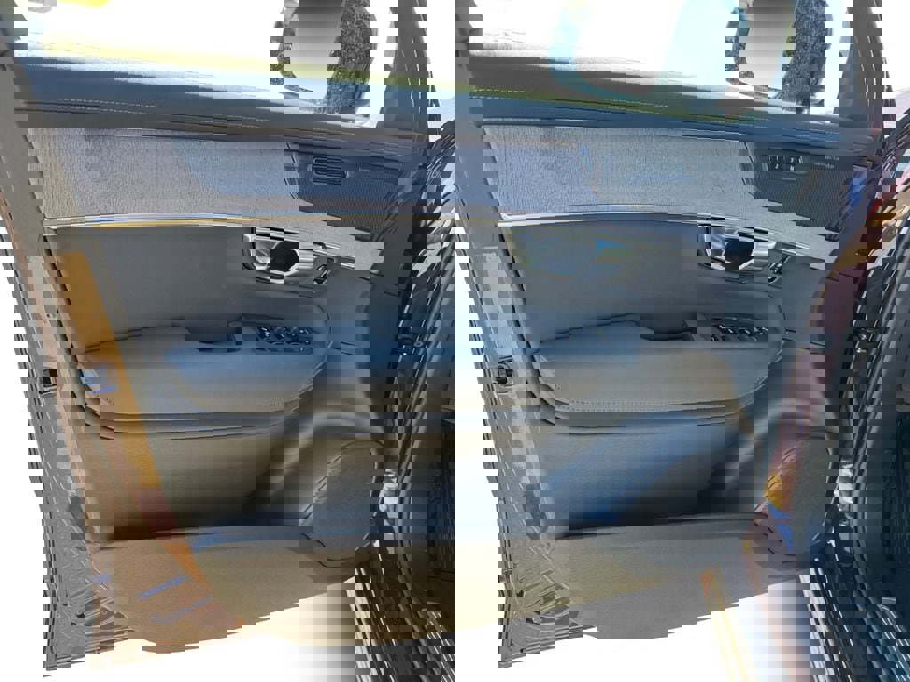 New 2026 Volvo XC90 T8 Ultra w/ Protection Package Premier image 9