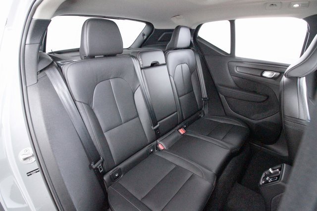 Certified 2025 Volvo XC40 B5 Core w/ Protection Package Premier image 24