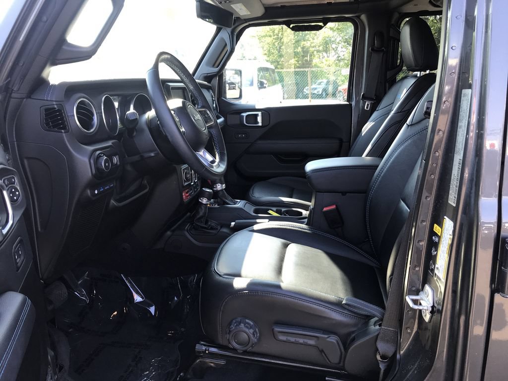 Used 2023 Jeep Wrangler Unlimited Rubicon 4xe w/ Cold Weather Group AWD/4WD image 12