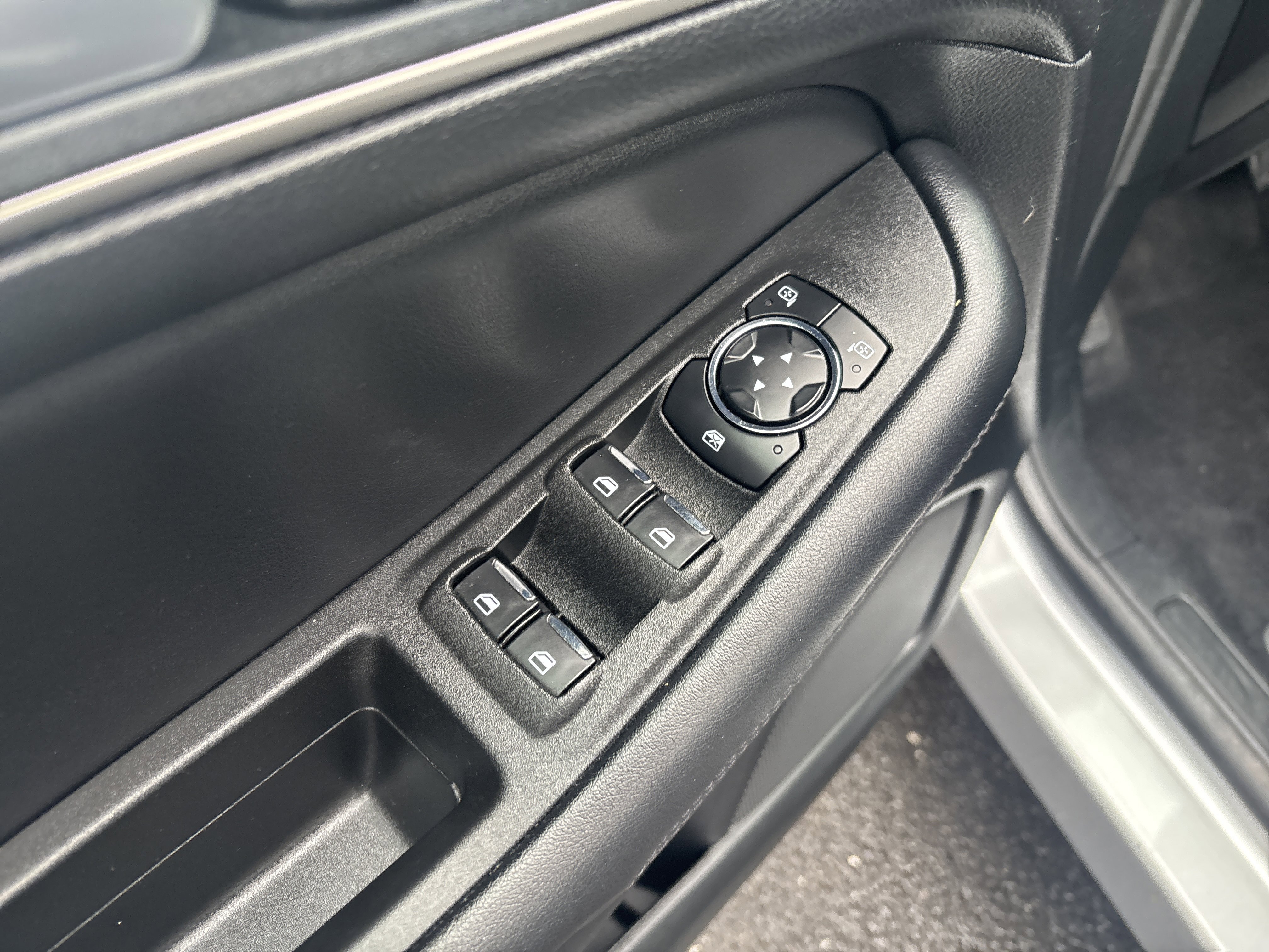 Used 2024 Ford Edge SEL image 17