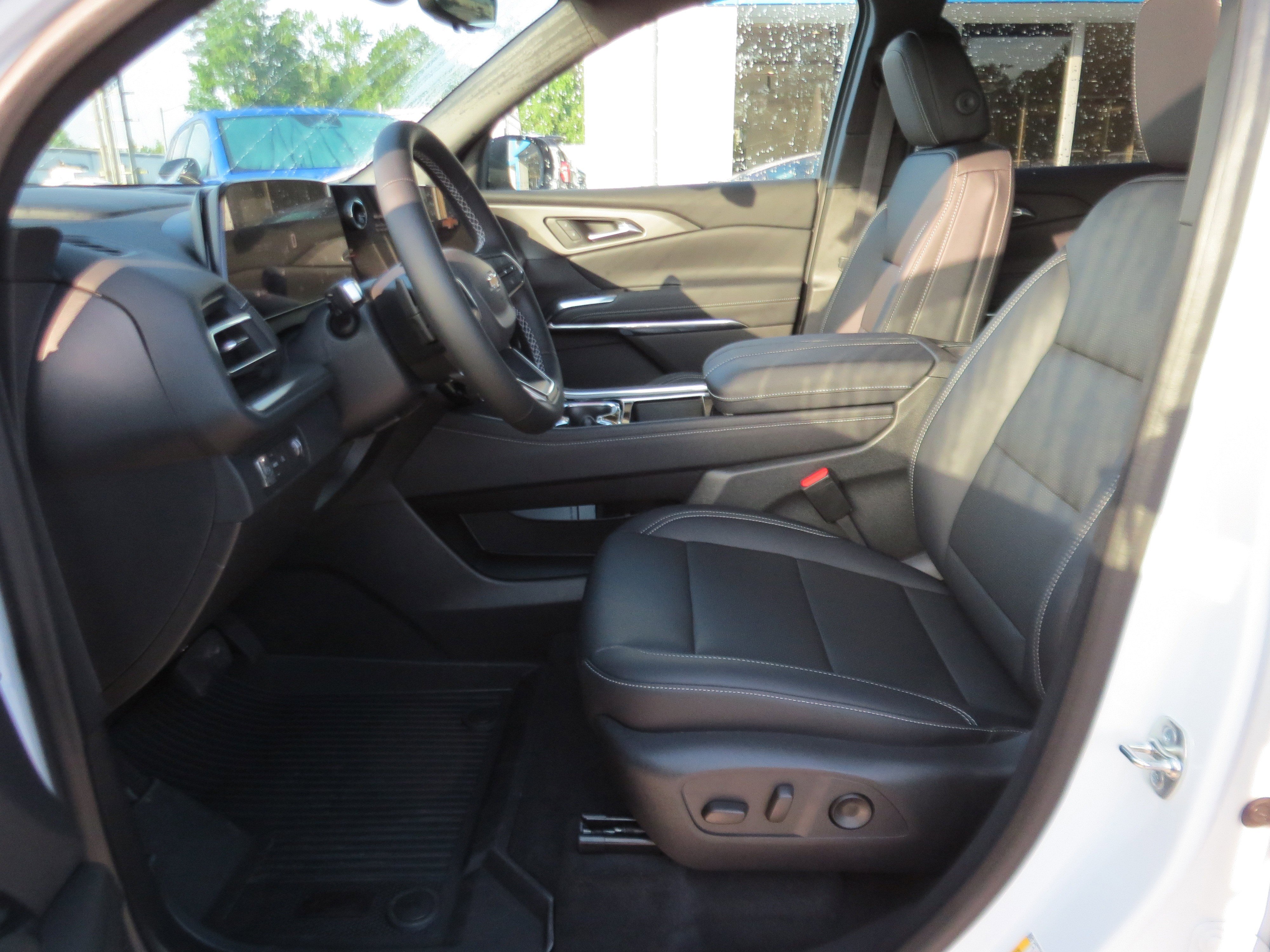 New 2026 Chevrolet Traverse LT w/ Driver Confidence Package FWD image 14