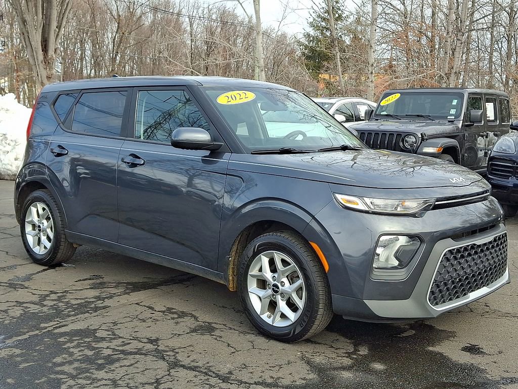 Used 2022 Kia Soul LX w/ Technology Package image 2