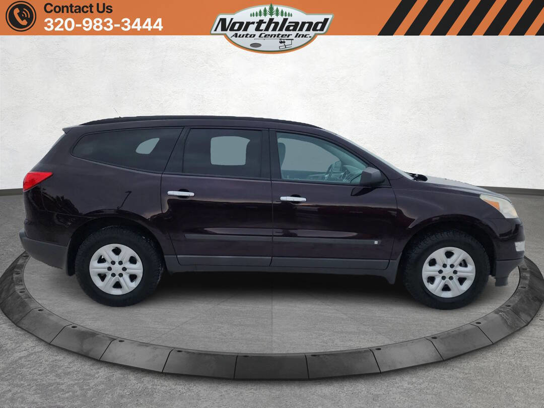 Used 2010 Chevrolet Traverse LS FWD image 4