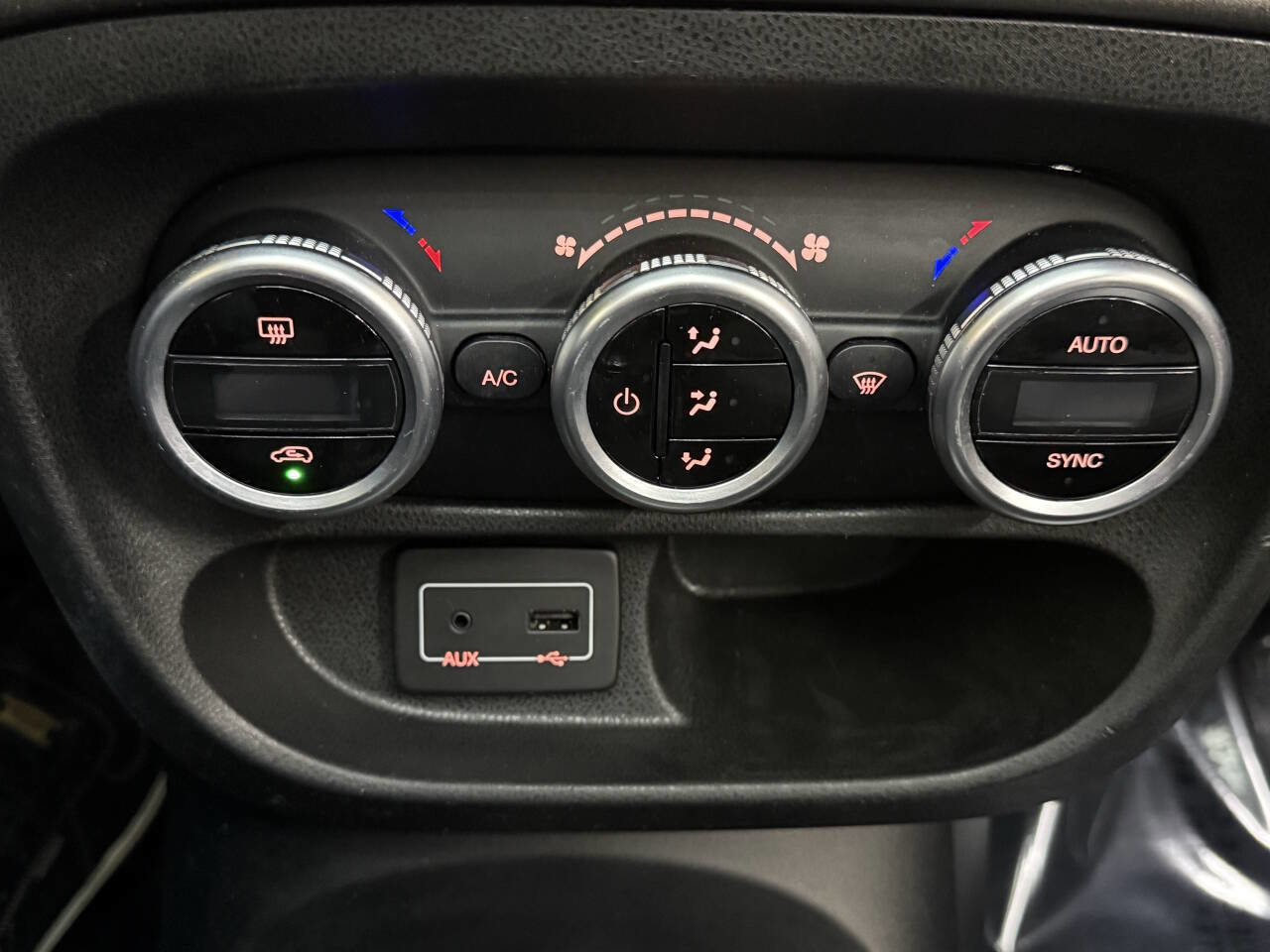 Used 2016 FIAT 500L Trekking image 33