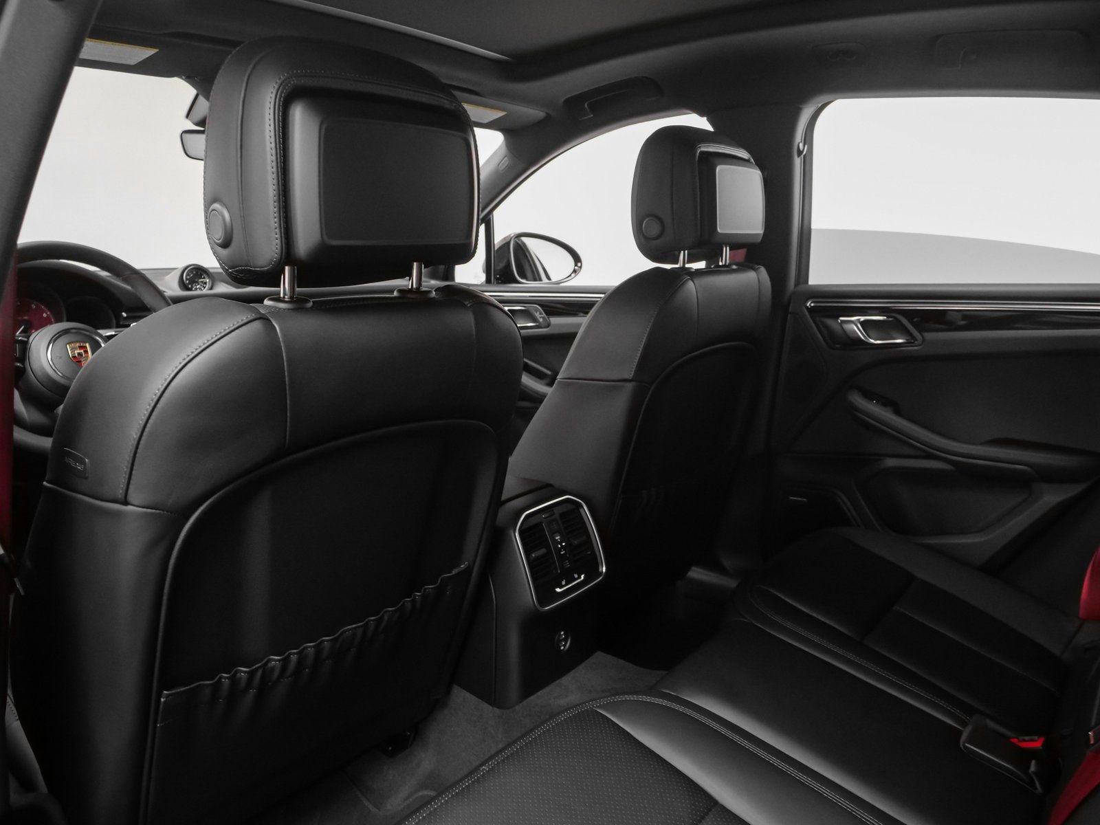 Certified 2025 Porsche Macan image 38