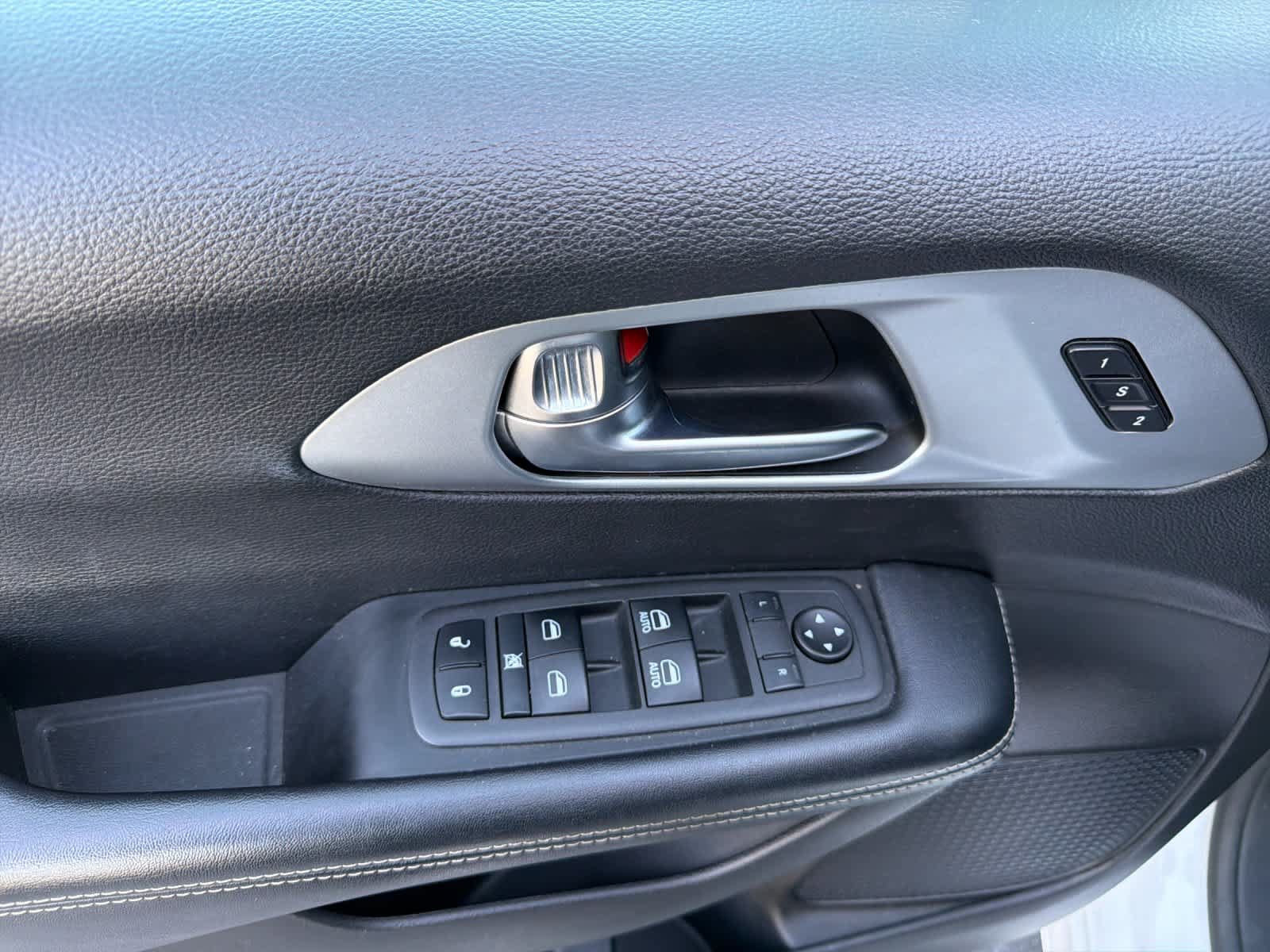 Used 2021 Chrysler Pacifica Touring-L w/ S Appearance Package FWD image 12