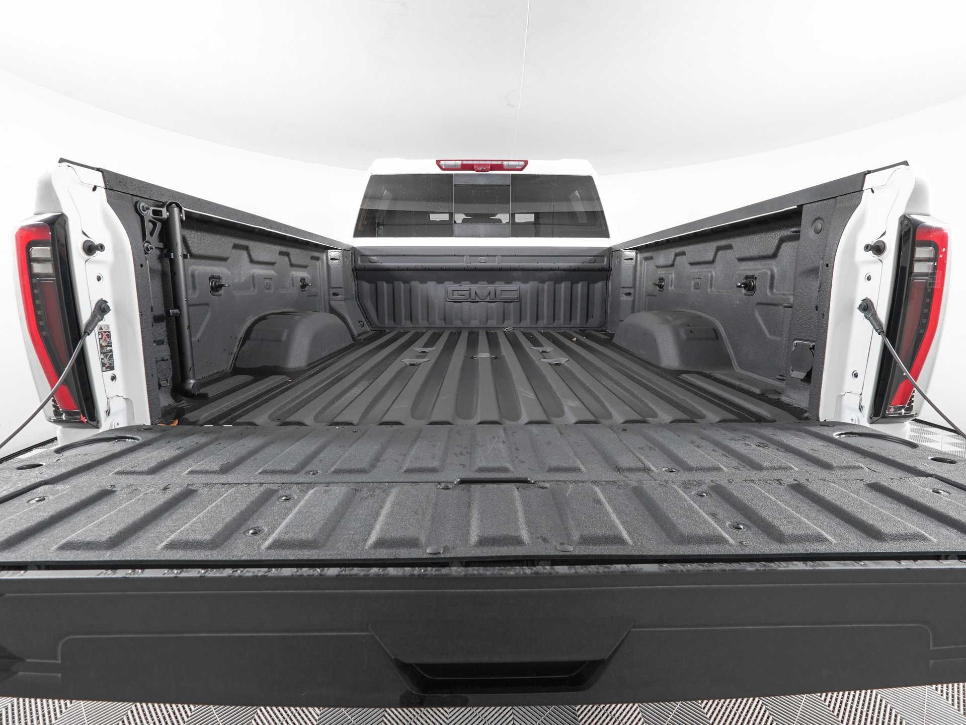 Used 2025 GMC Sierra 2500 AT4 w/ AT4 Premium Plus Package image 8