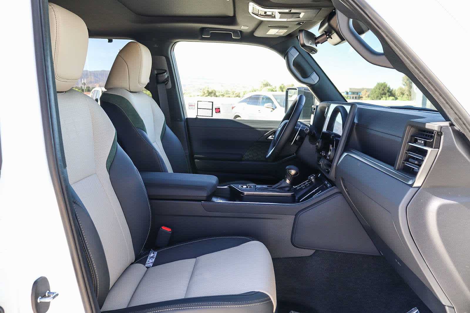 New 2026 Lexus GX 550 AWD/4WD image 19