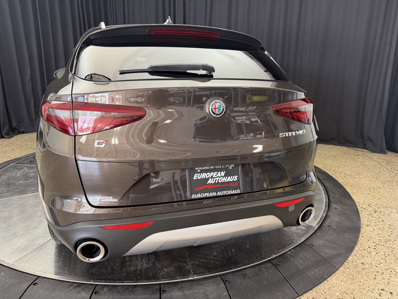 Used 2018 Alfa Romeo Stelvio AWD image 7