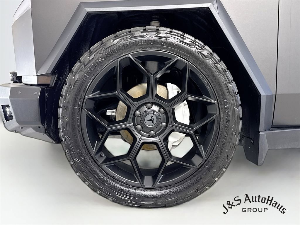Used 2024 Tesla Cybertruck Cyberbeast AWD/4WD image 39