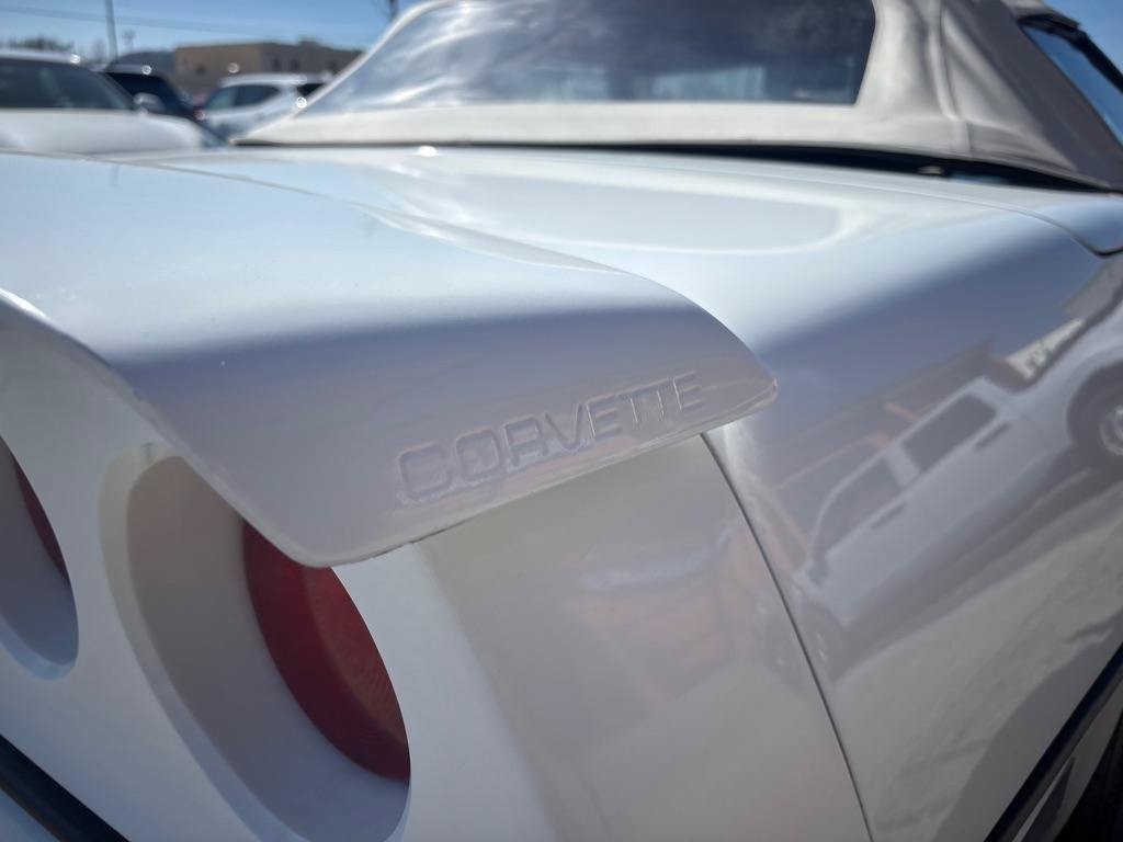 Used 1990 Chevrolet Corvette Convertible RWD image 11
