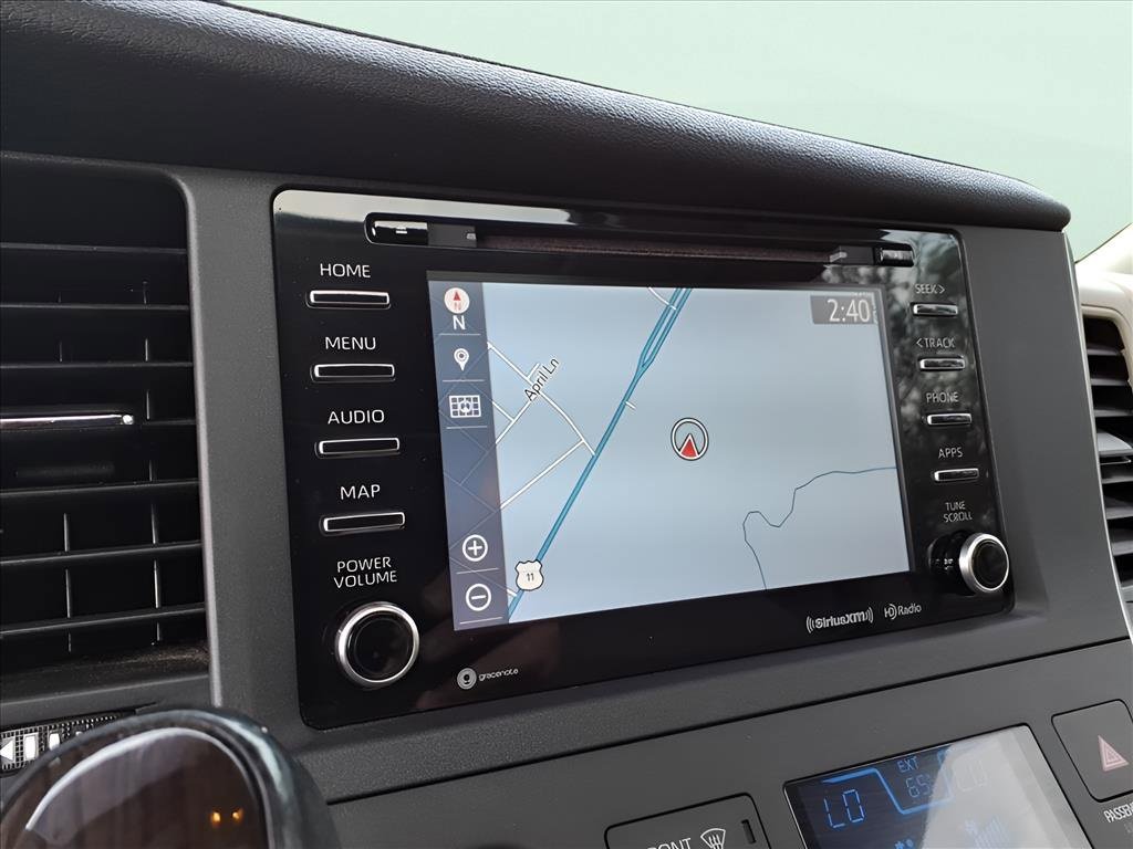 Used 2019 Toyota Sienna XLE image 16