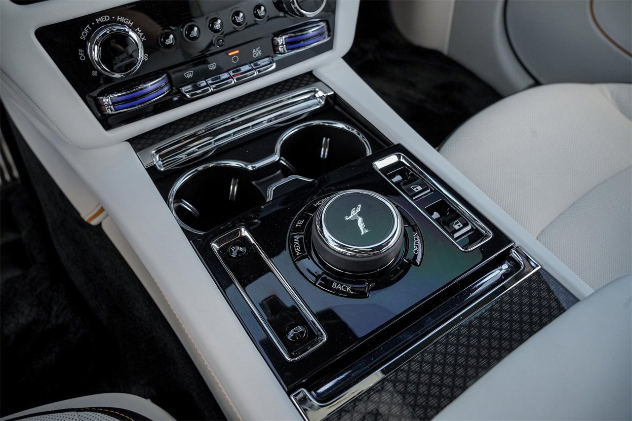 New 2025 Rolls-Royce Spectre Black Badge image 33