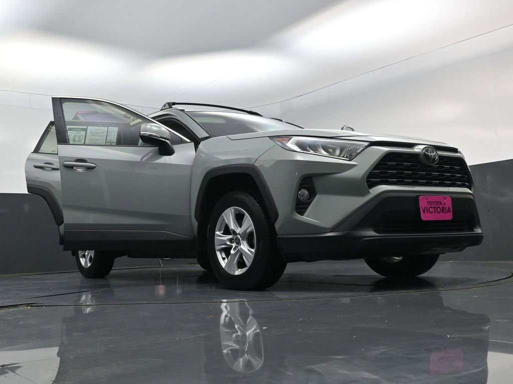 Used 2021 Toyota RAV4 XLE w/ Convenience Package FWD image 27