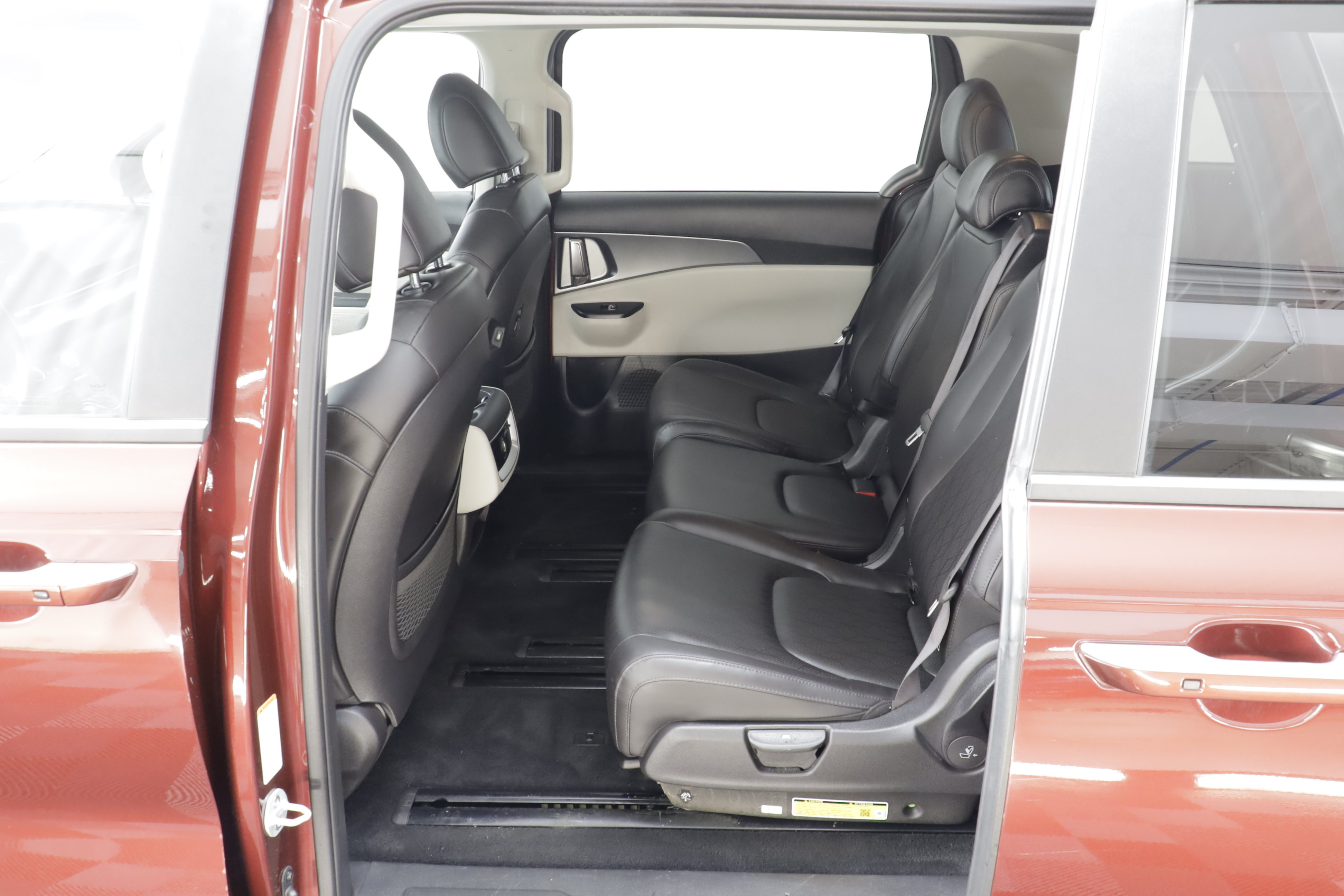 Used 2024 Kia Carnival LX FWD image 16
