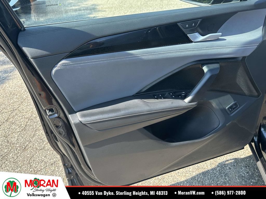 Certified 2025 Volkswagen Tiguan SE w/ Panoramic Sunroof Package AWD/4WD image 17