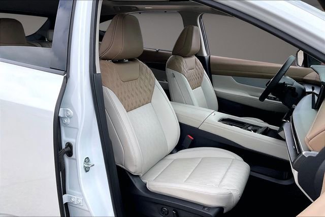 Certified 2025 Nissan Murano Platinum w/ Cargo Package image 7