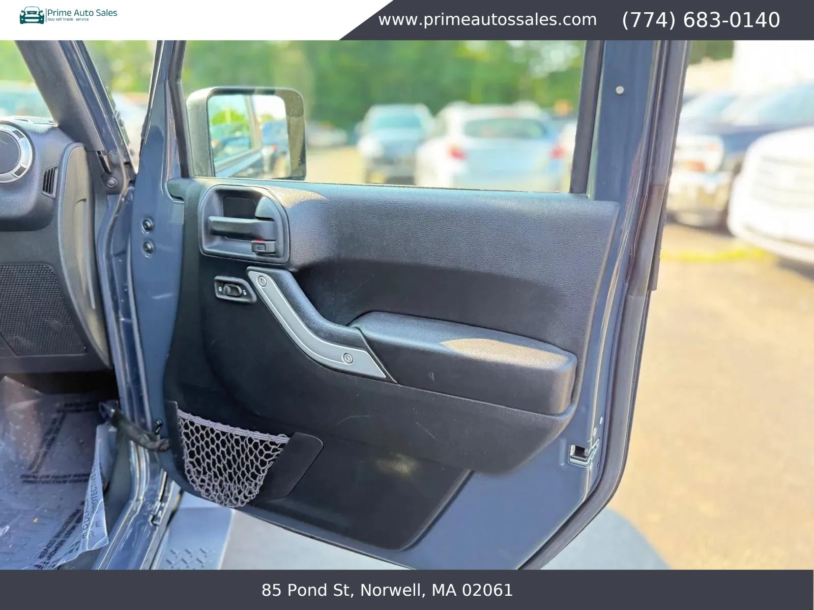 Used 2016 Jeep Wrangler Unlimited Sahara w/ Dual Top Group AWD/4WD image 26