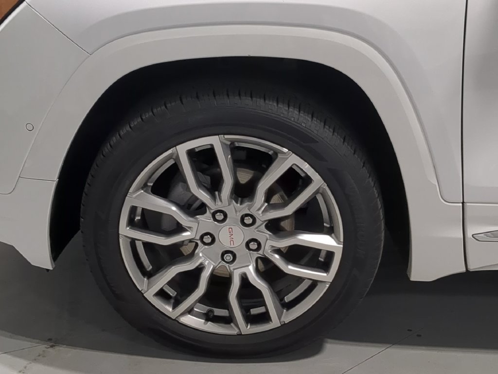 Used 2024 GMC Terrain Denali w/ Denali Premium Package AWD/4WD image 14