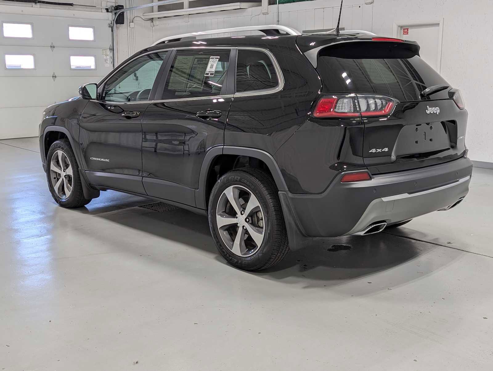 Used 2020 Jeep Cherokee Limited image 9