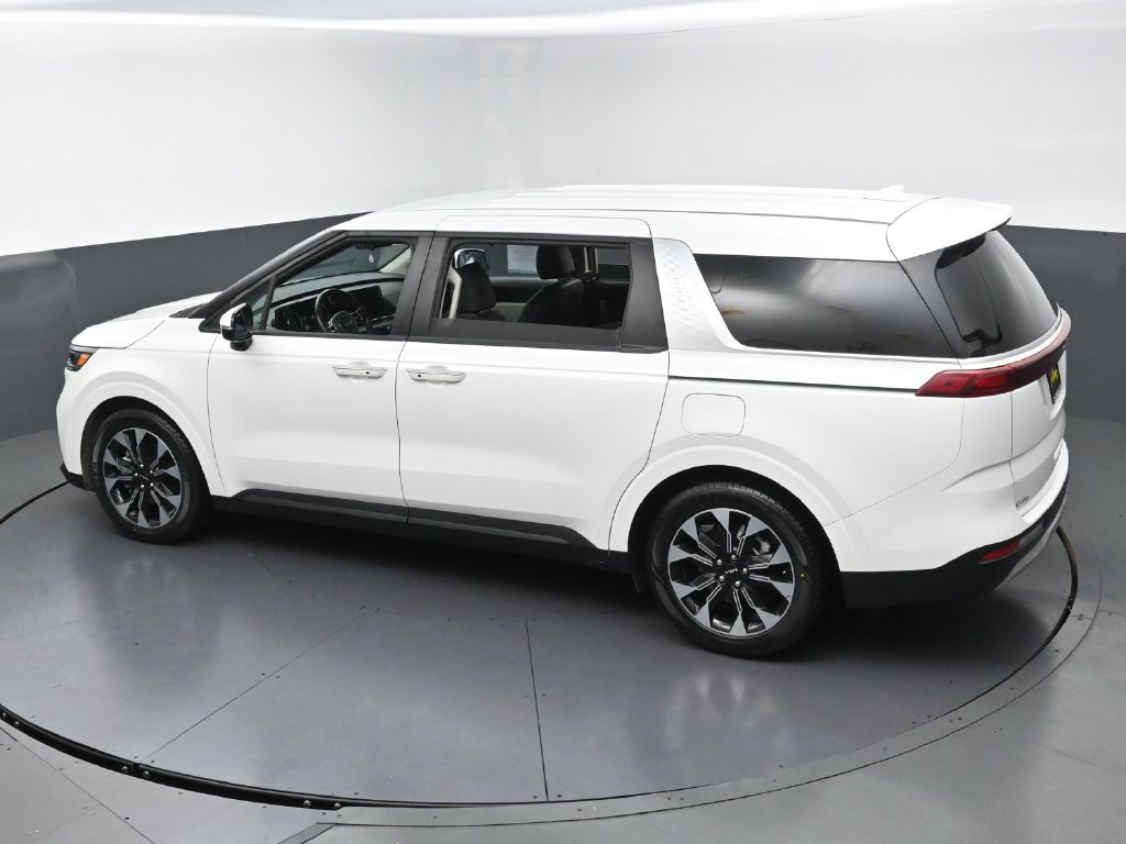 Used 2024 Kia Carnival EX FWD image 45