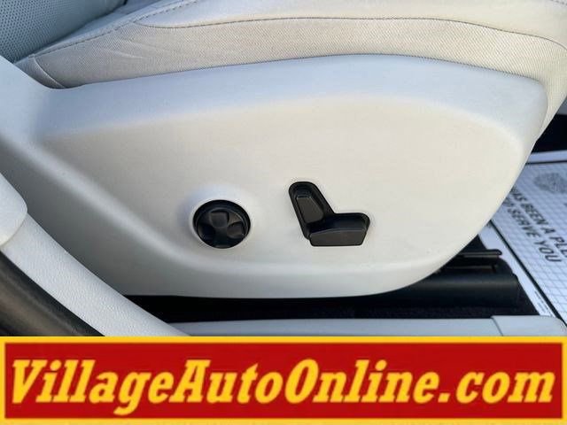 Used 2019 Jeep Cherokee Limited w/ Trailer Tow Group AWD/4WD image 44