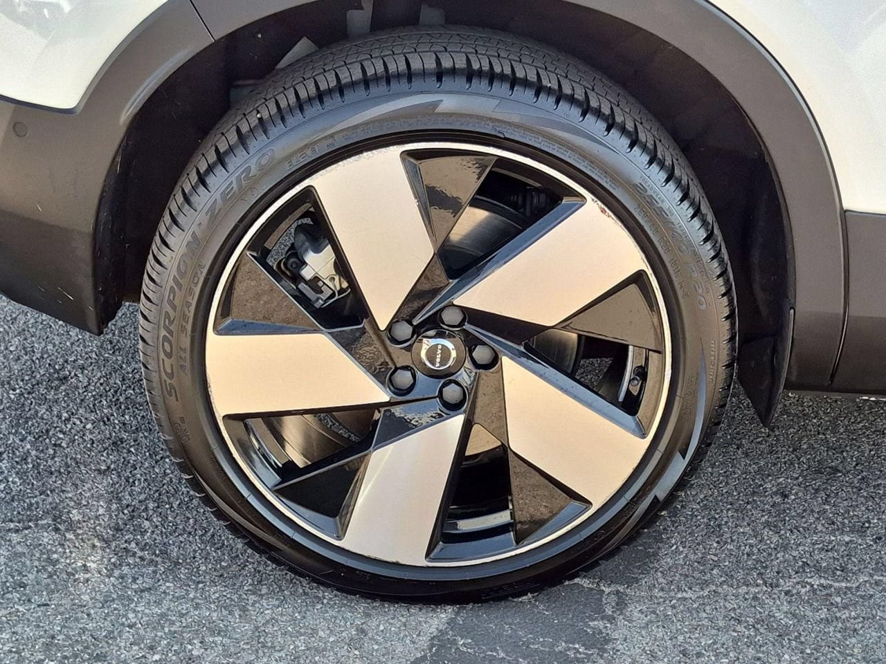 Certified 2023 Volvo XC40 Recharge Ultimate AWD/4WD image 9
