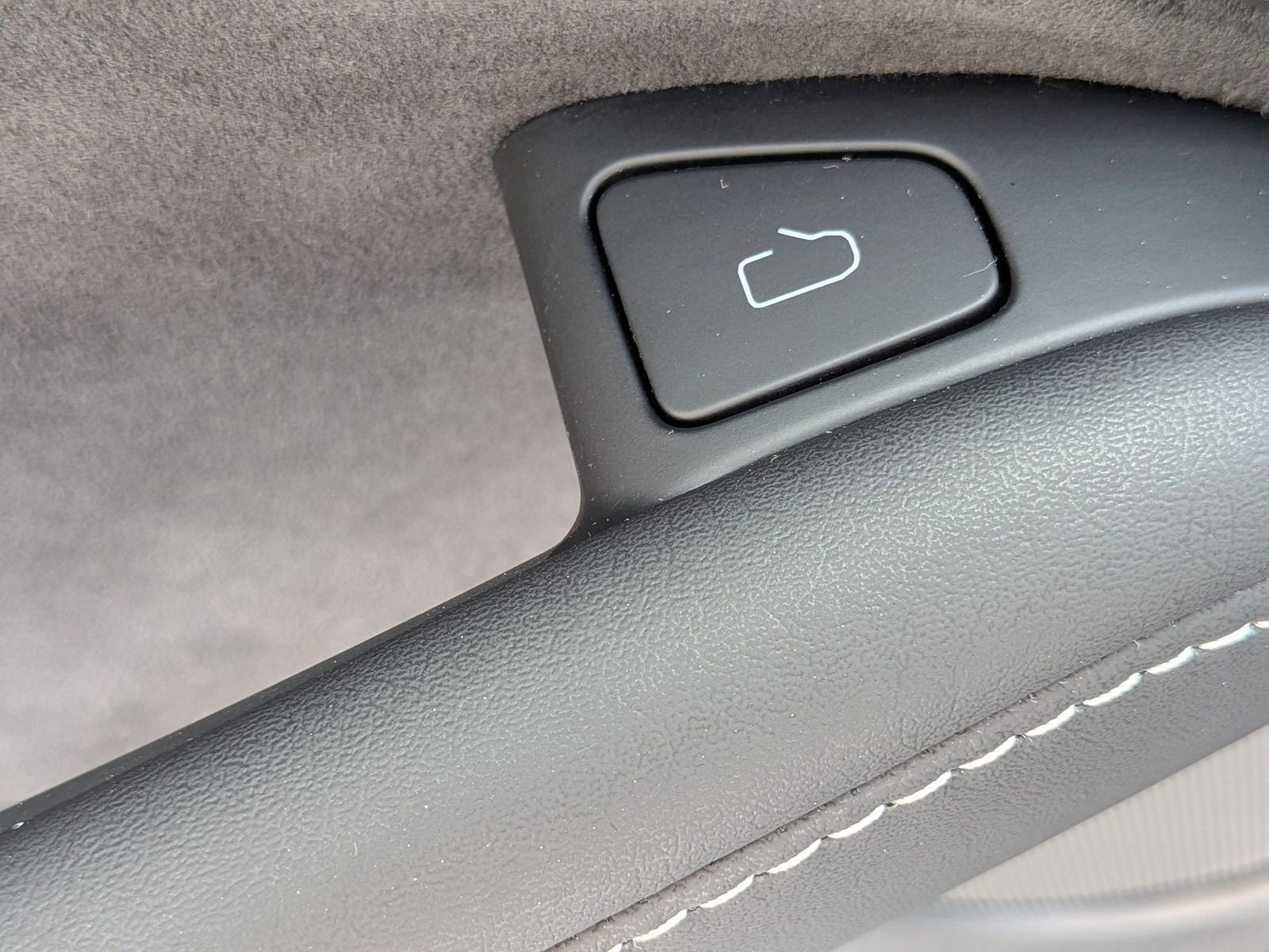 Used 2023 Tesla Model 3 Standard Range image 27