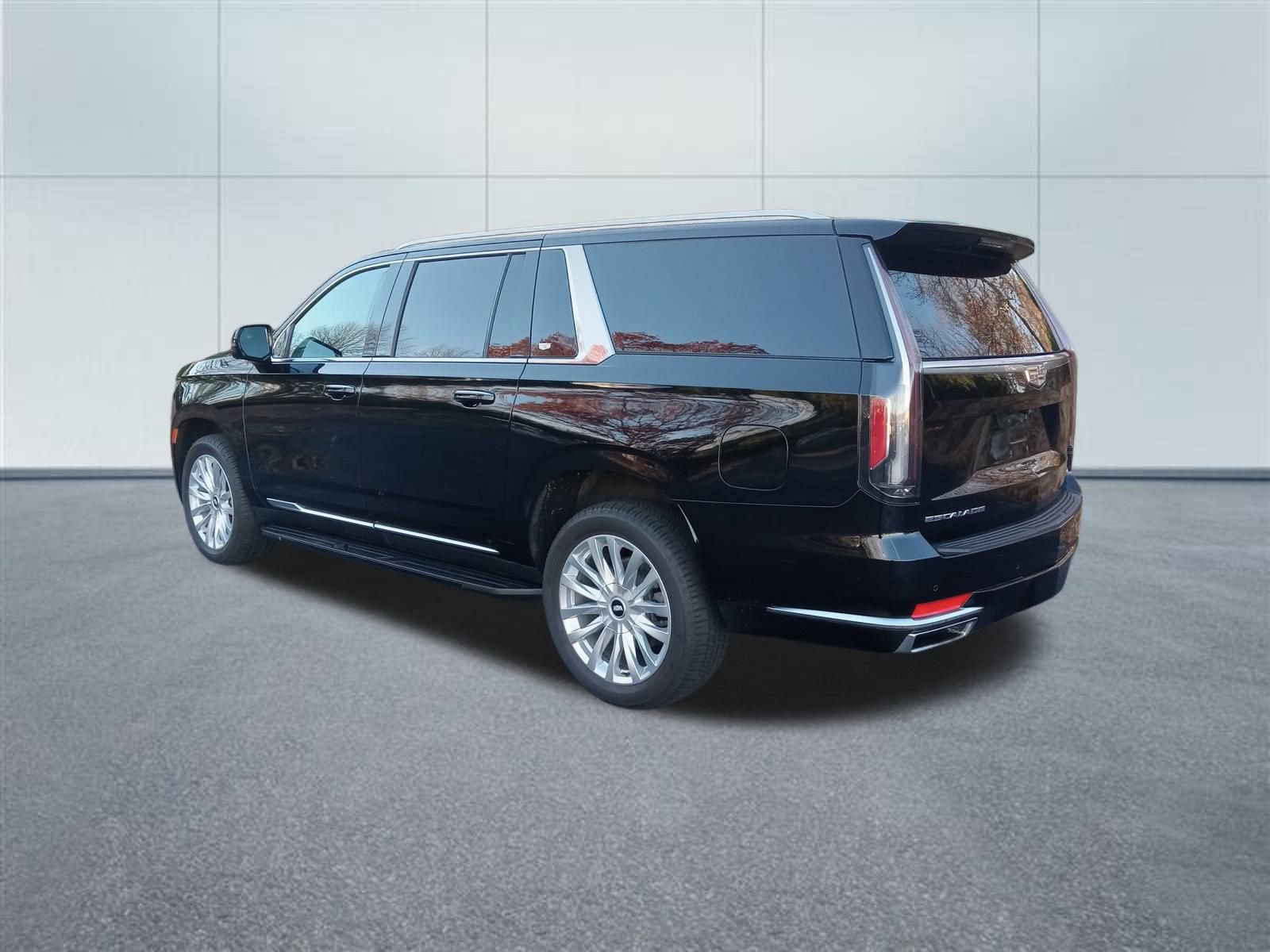 Used 2021 Cadillac Escalade ESV Luxury image 3