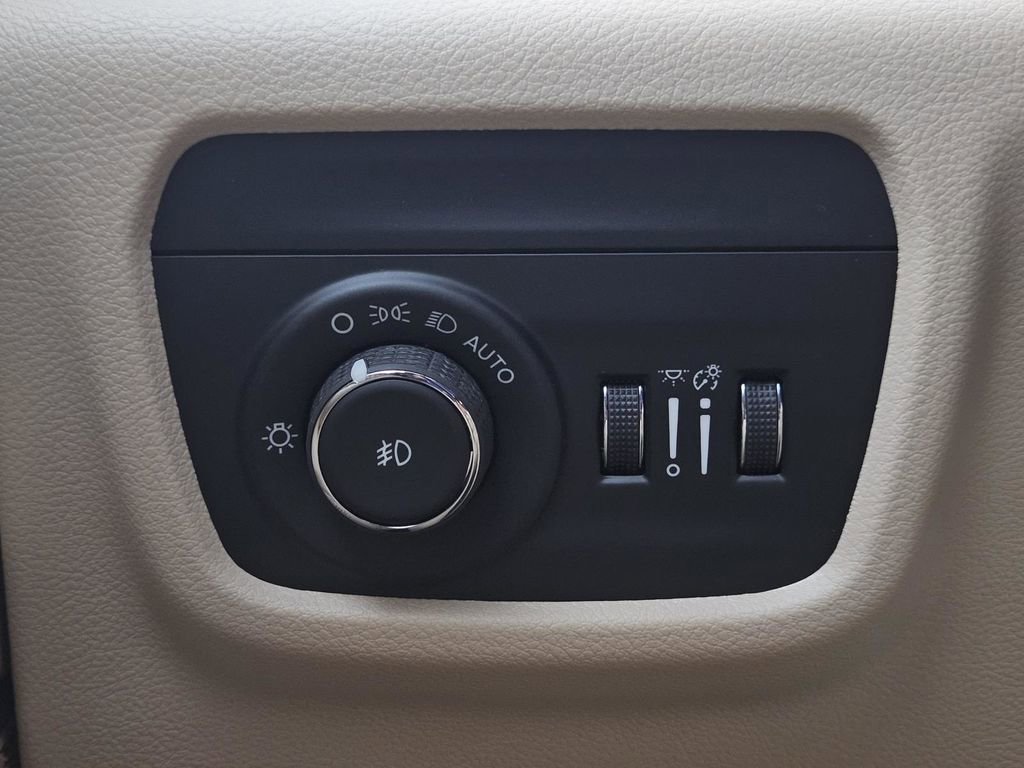 New 2026 Jeep Grand Cherokee L Limited image 26