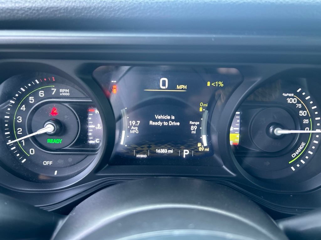 Used 2024 Jeep Wrangler Unlimited w/ Convenience Group AWD/4WD image 17