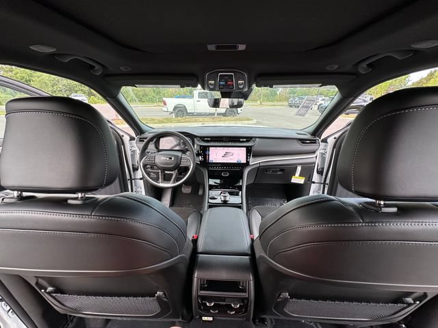 New 2027 Jeep Grand Cherokee Altitude AWD/4WD image 24
