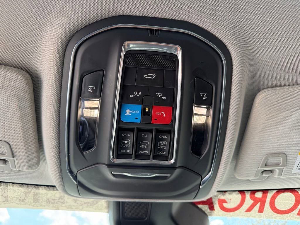 Certified 2022 Jeep Grand Cherokee Limited w/ Trailer Tow Prep Group (B) image 28