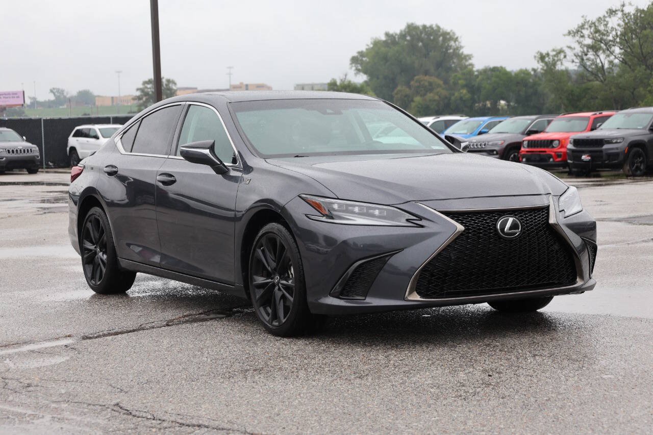 Used 2023 Lexus ES 250 w/ Premium Package AWD/4WD image 4