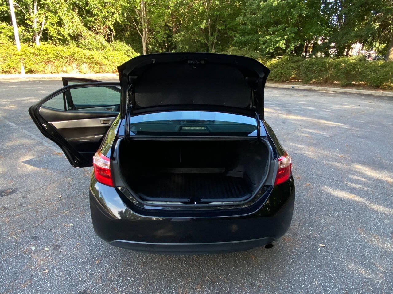 Used 2019 Toyota Corolla LE FWD image 38