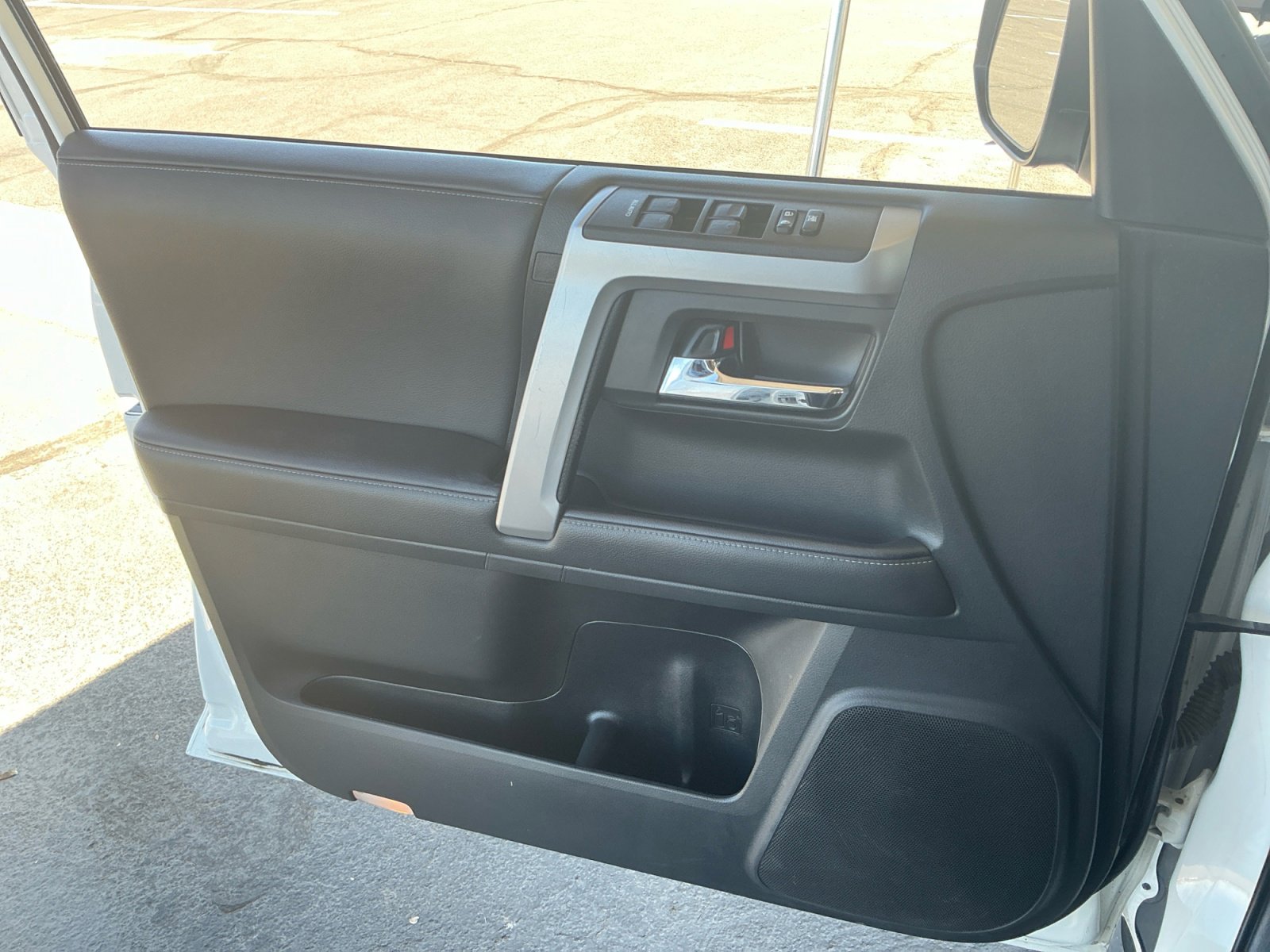 Used 2020 Toyota 4Runner SR5 AWD/4WD image 13